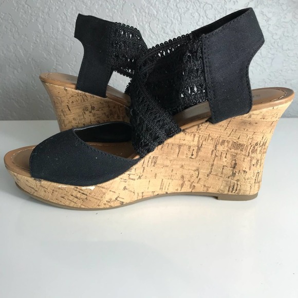 Seychelles Black Lace Cork Wedge Sandals 8 - Picture 3 of 6